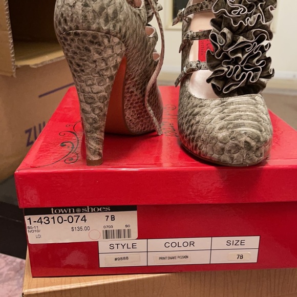 Town Shoes Red Carpet Collection - Picture 5 of 5